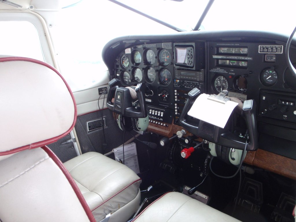 Cessna 206 (4).jpg