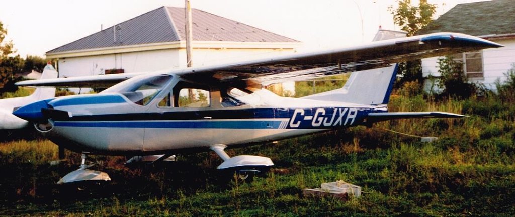 C-GJXR, Cessna 177 ''Cardinal'' (1968).jpeg